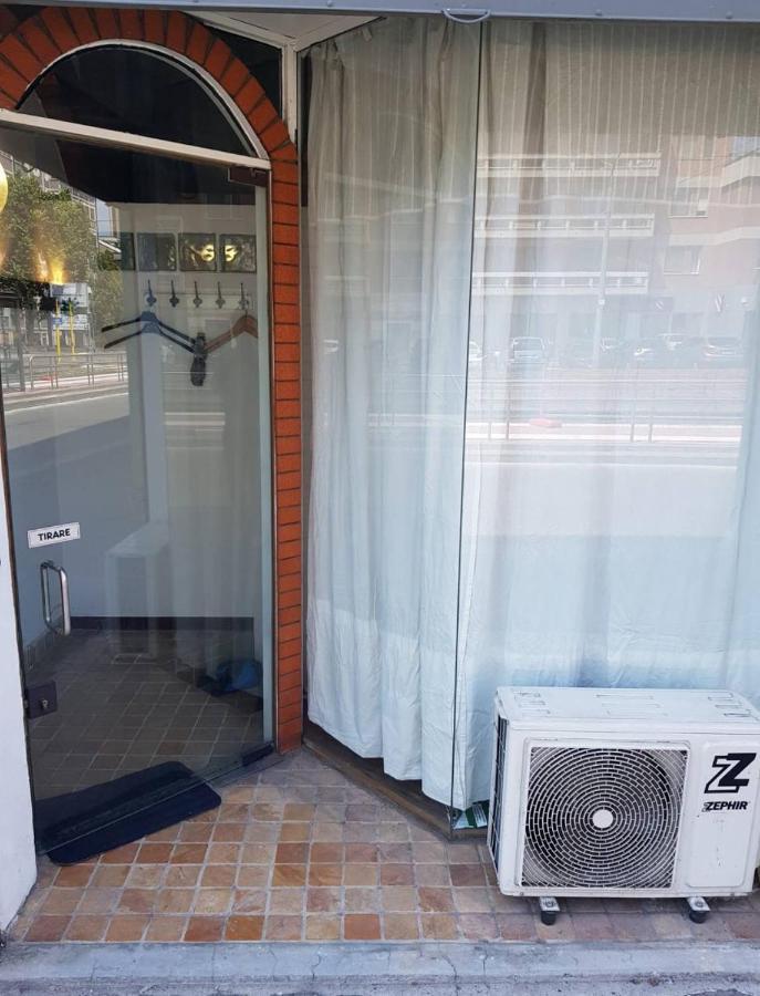 Flat Nirmala Studio-Shop Apartment Milan Luaran gambar